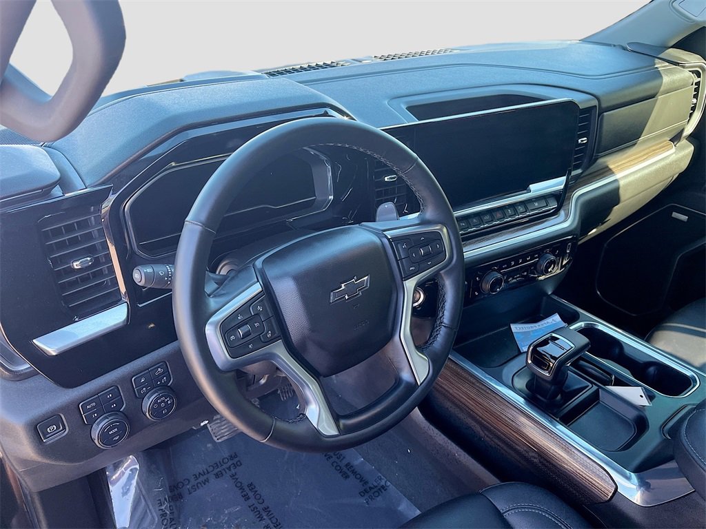 Used 2025 Chevrolet Silverado 1500 RST w/ Dark Appearance Package image 9