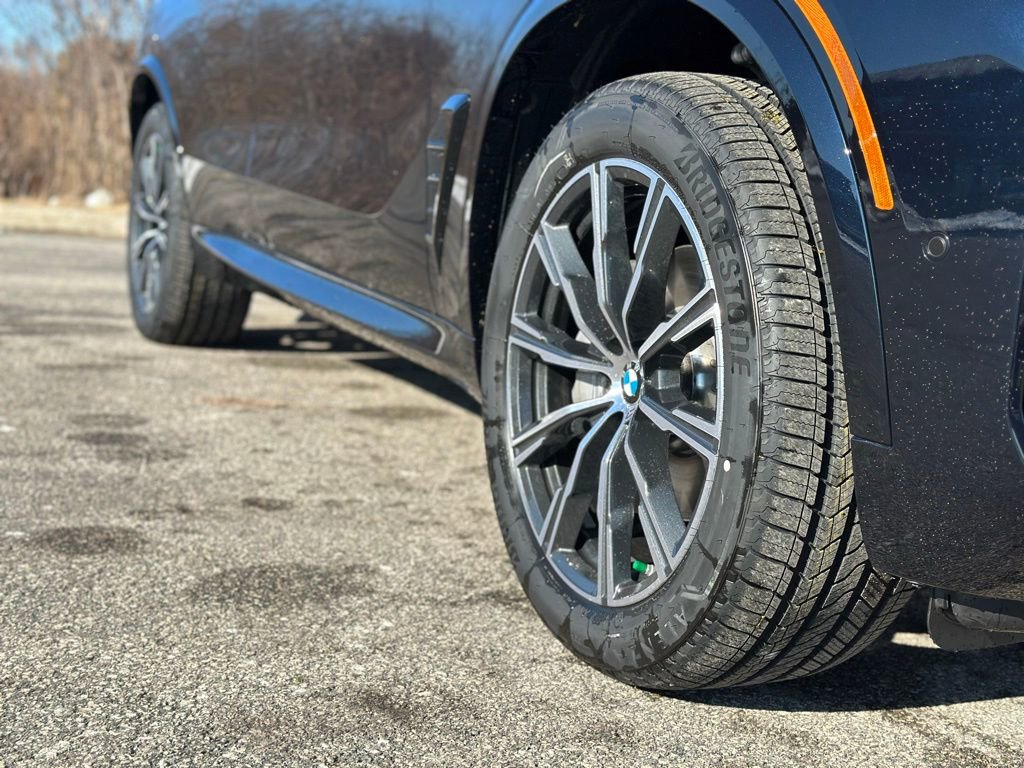 New 2026 BMW X5 xDrive40i w/ M Sport Package AWD/4WD image 9