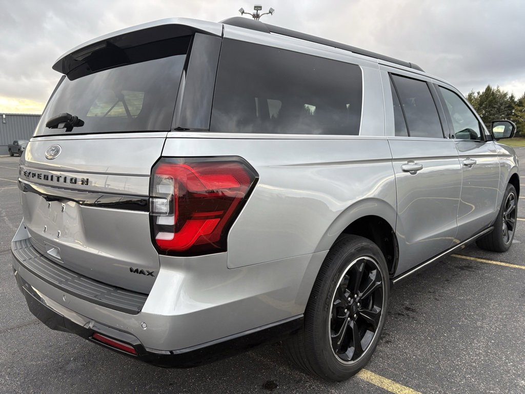 Used 2022 Ford Expedition Max Limited image 5