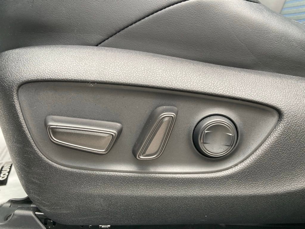 Used 2024 Toyota RAV4 XSE AWD/4WD image 13