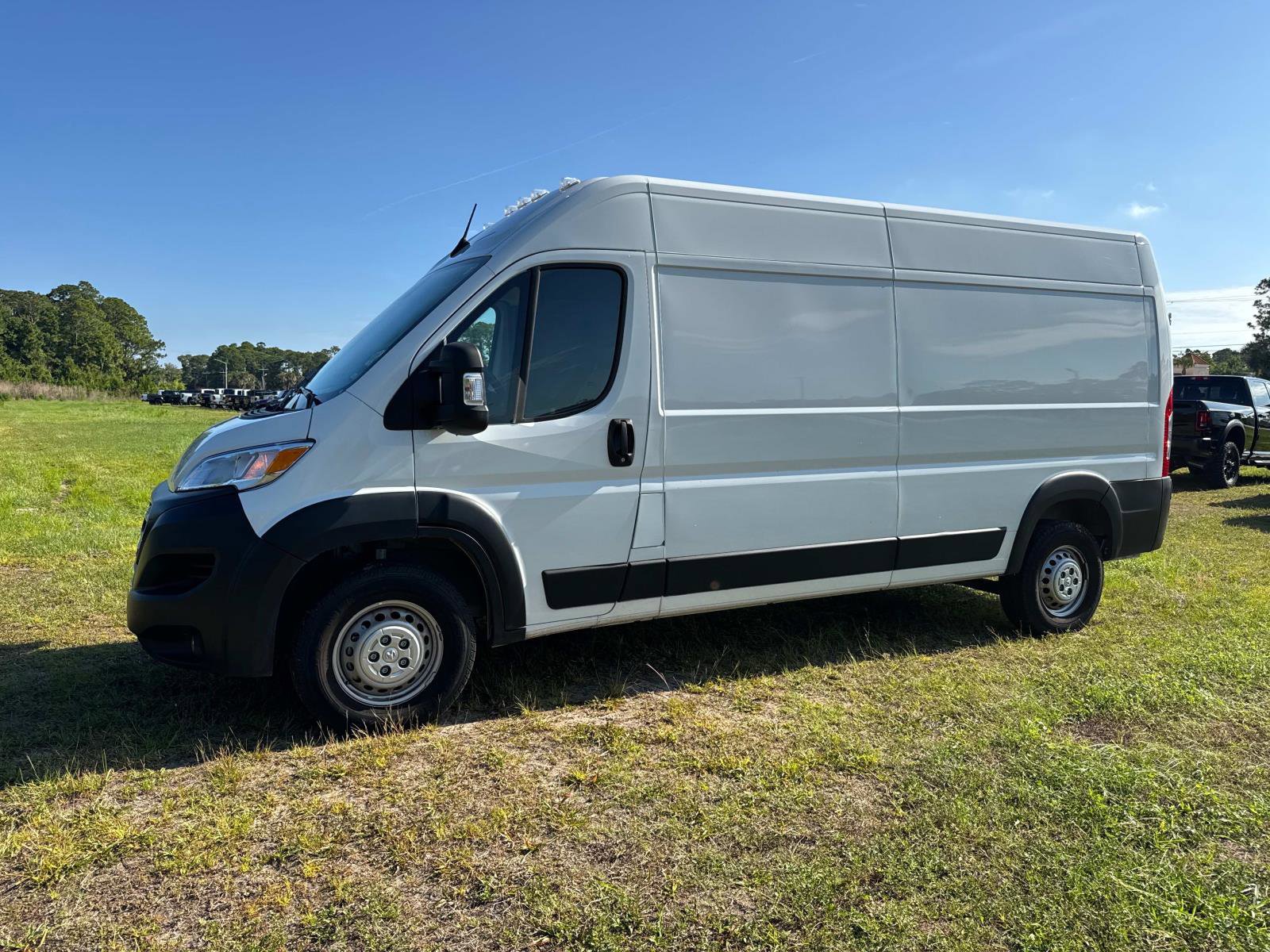 Used 2025 RAM ProMaster 2500 w/ Convenience Group FWD image 7