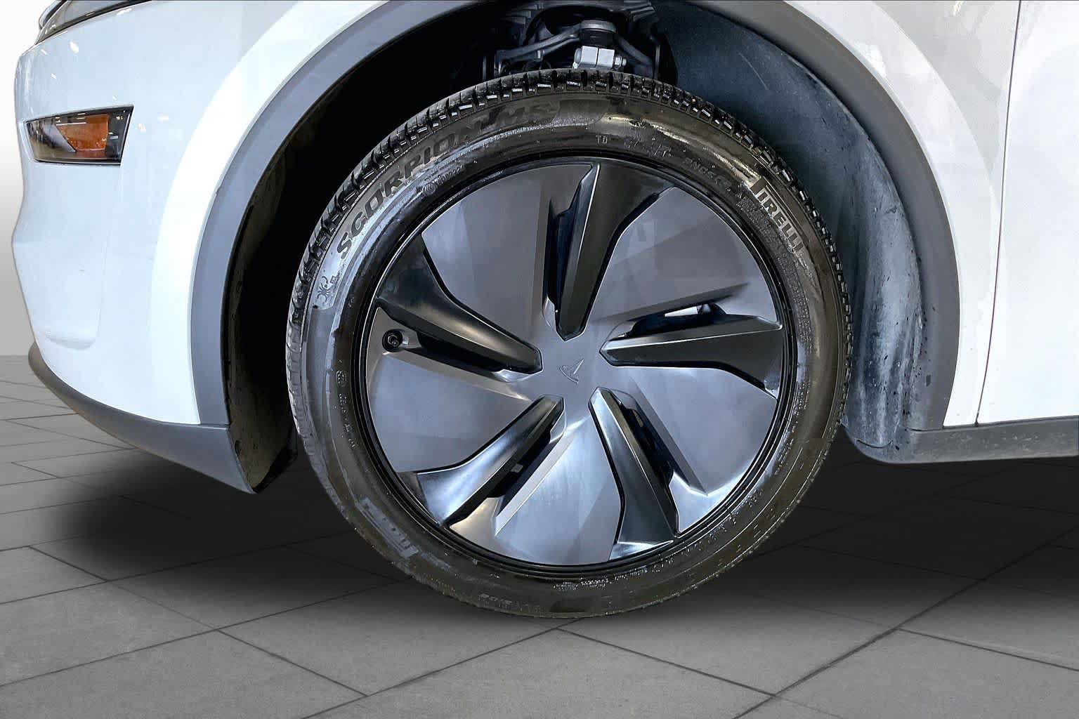 Used 2026 Tesla Model Y 2WD image 9
