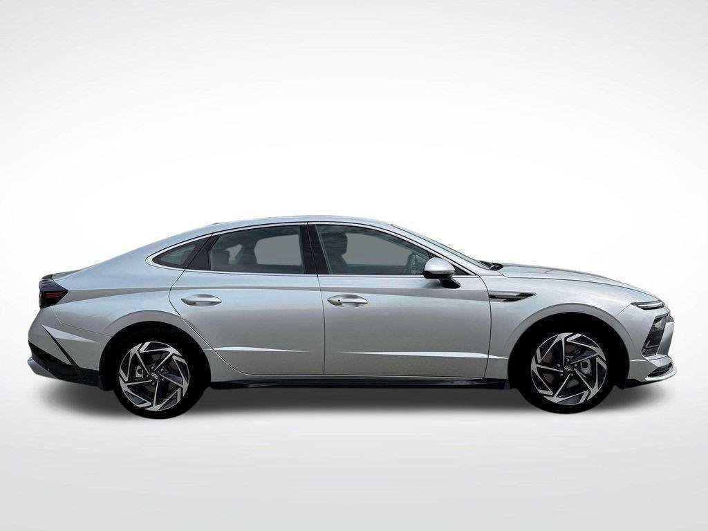 New 2026 Hyundai Sonata SEL AWD/4WD image 9