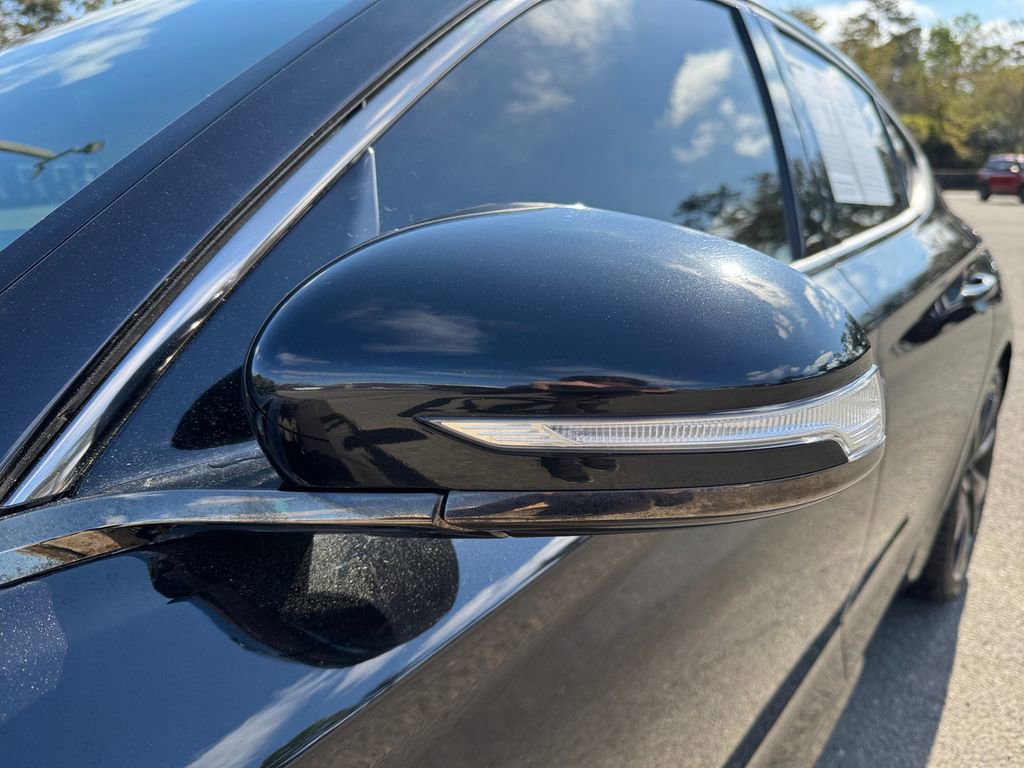 Used 2023 Genesis G70 2.0T w/ Sport Prestige Package image 11