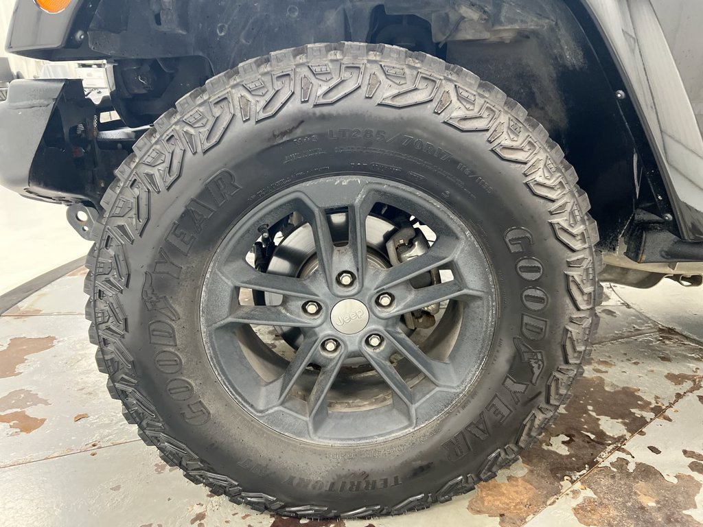 Used 2017 Jeep Wrangler Unlimited Sahara AWD/4WD image 24