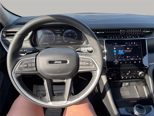 Used 2023 Jeep Grand Cherokee Laredo w/ Luxury Tech Group I image 9