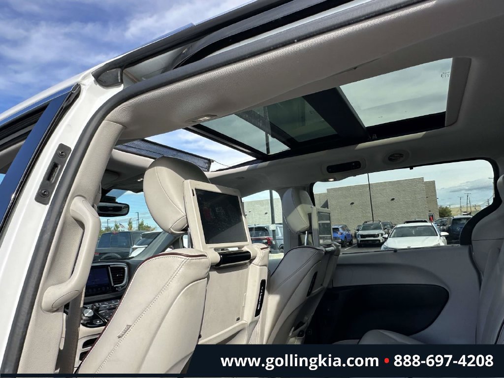 Used 2017 Chrysler Pacifica Limited FWD image 15