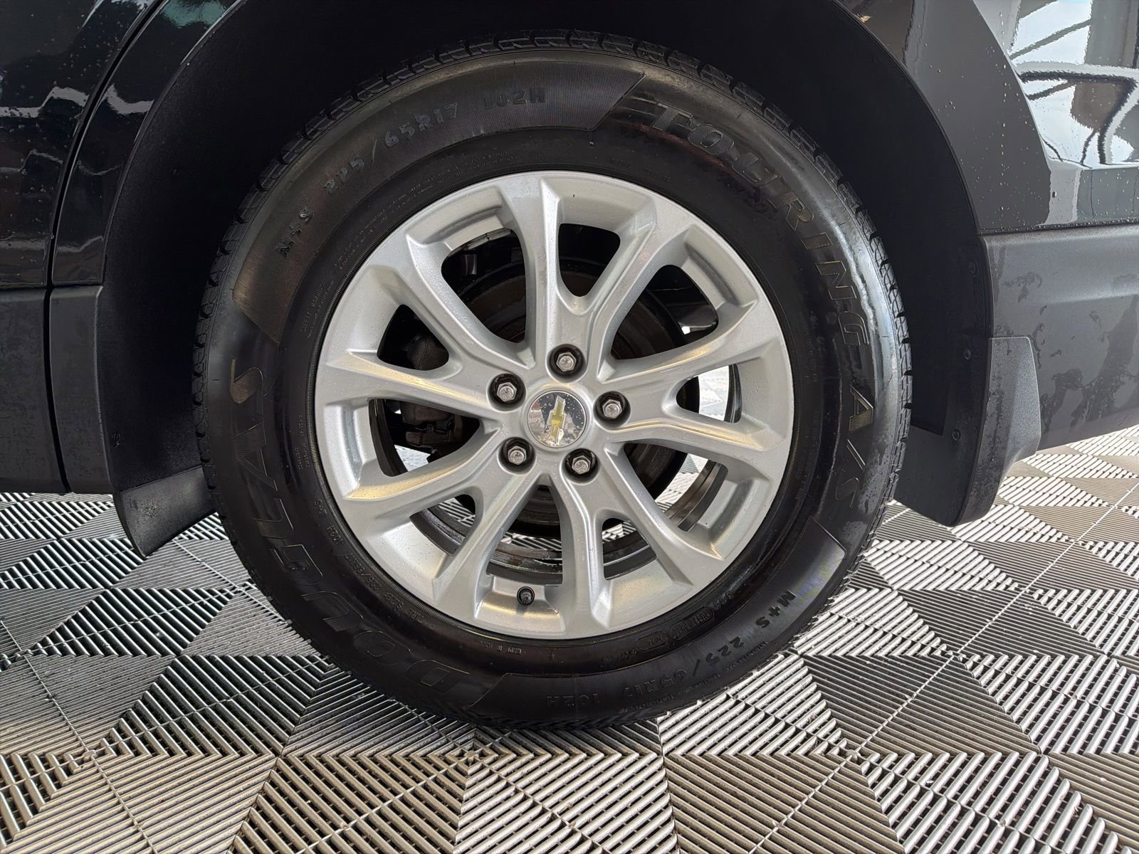 Used 2020 Chevrolet Equinox LT w/ Driver Convenience Package FWD image 9