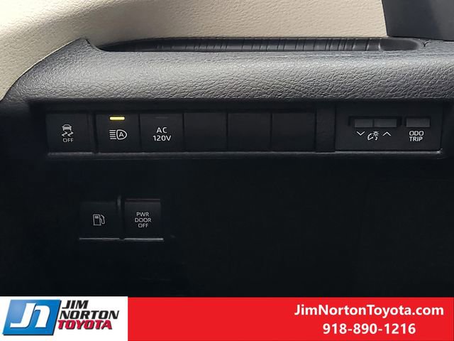 Used 2025 Toyota Sienna Limited image 25