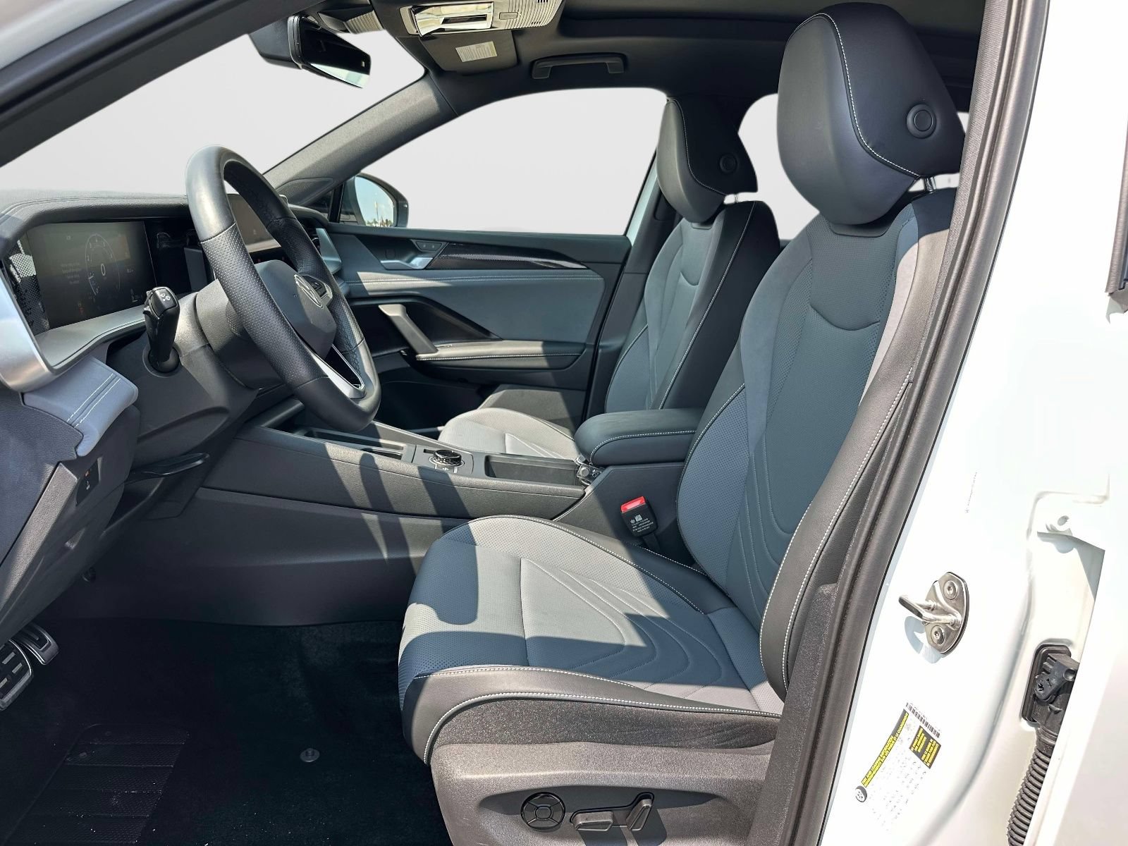 Certified 2026 Volkswagen Tiguan SE R-Line AWD/4WD image 15