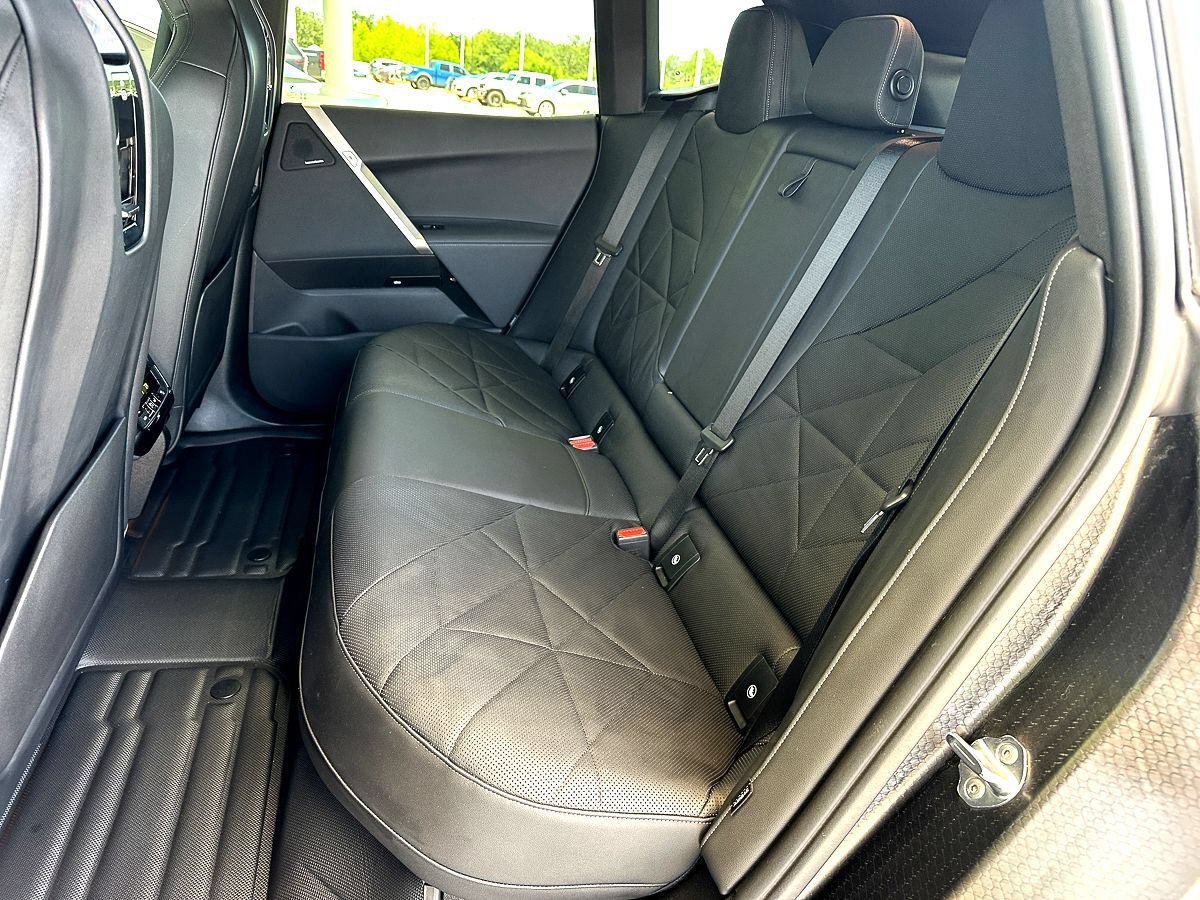 Used 2024 BMW iX xDrive50 w/ Premium Package AWD/4WD image 19