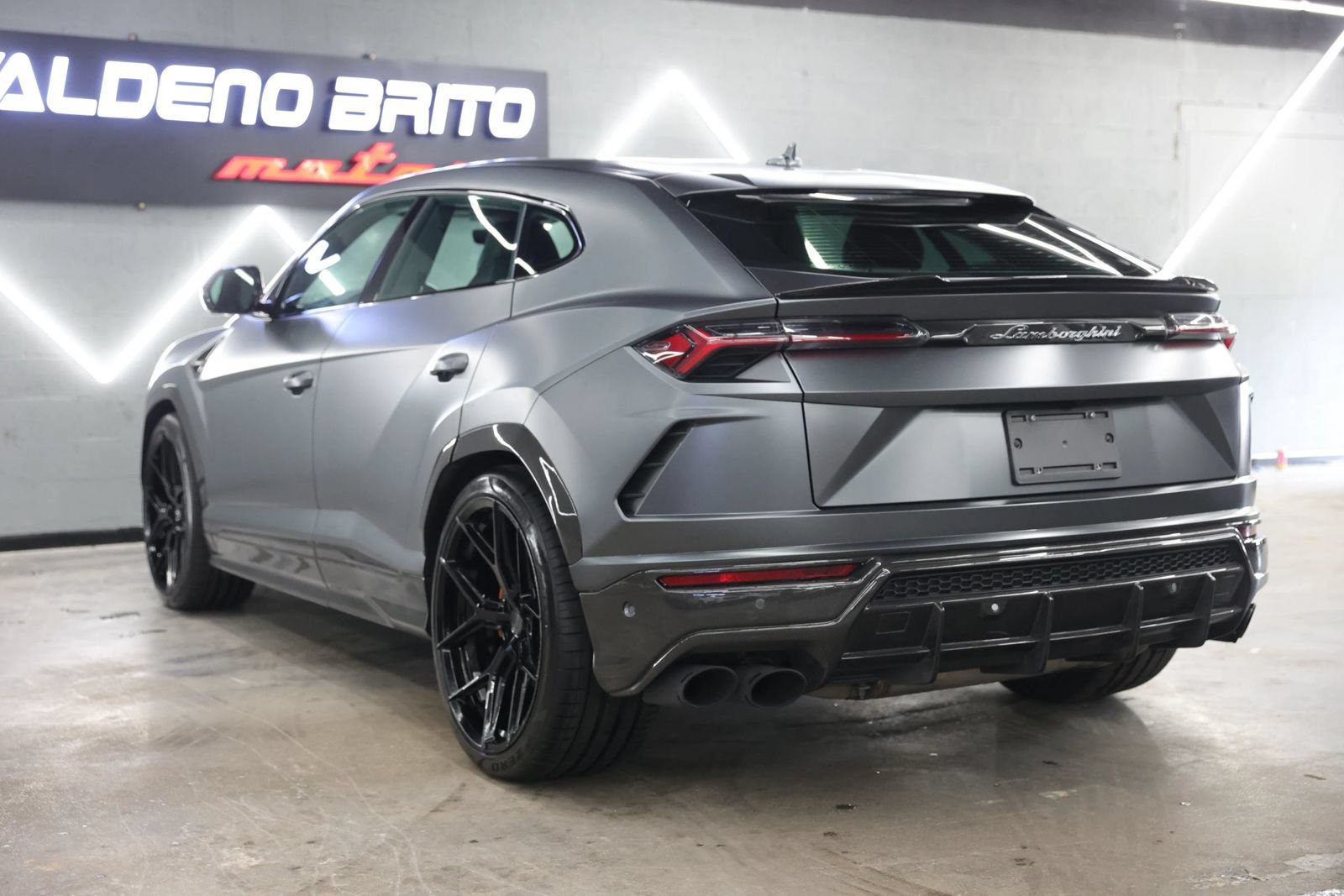 Used 2020 Lamborghini Urus AWD/4WD image 25