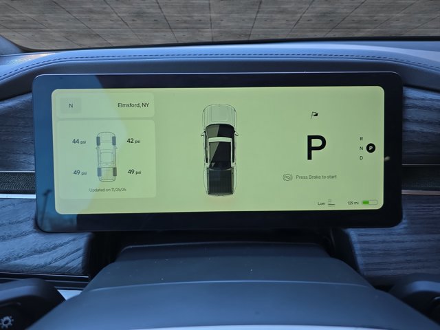 Used 2022 Rivian R1T Adventure image 19