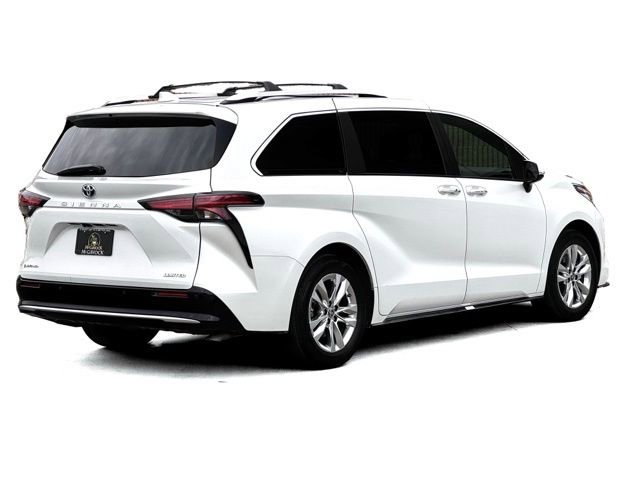 Used 2025 Toyota Sienna Limited image 3