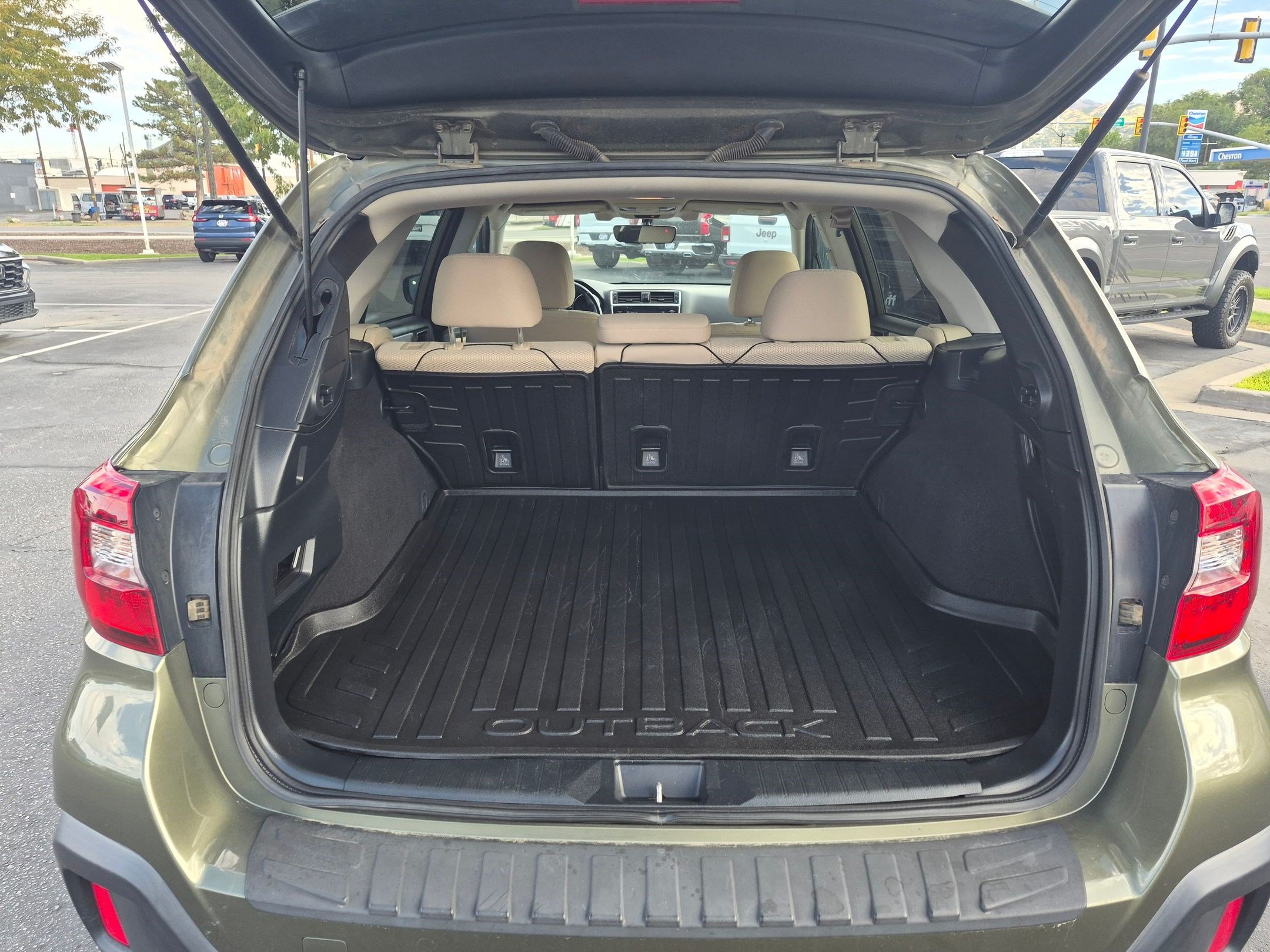 Used 2018 Subaru Outback 2.5i Premium AWD/4WD image 28