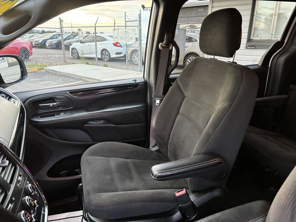 Used 2018 Dodge Grand Caravan SE image 13