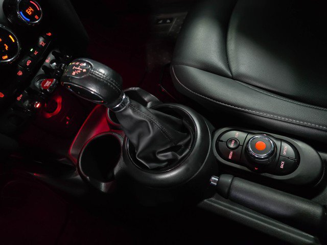 Used 2019 MINI Cooper 4-Door Hardtop image 27