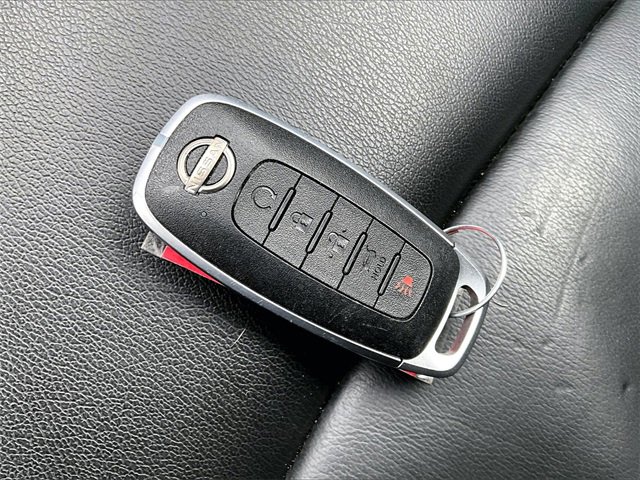Used 2023 Nissan Pathfinder SL w/ Cargo Package image 11