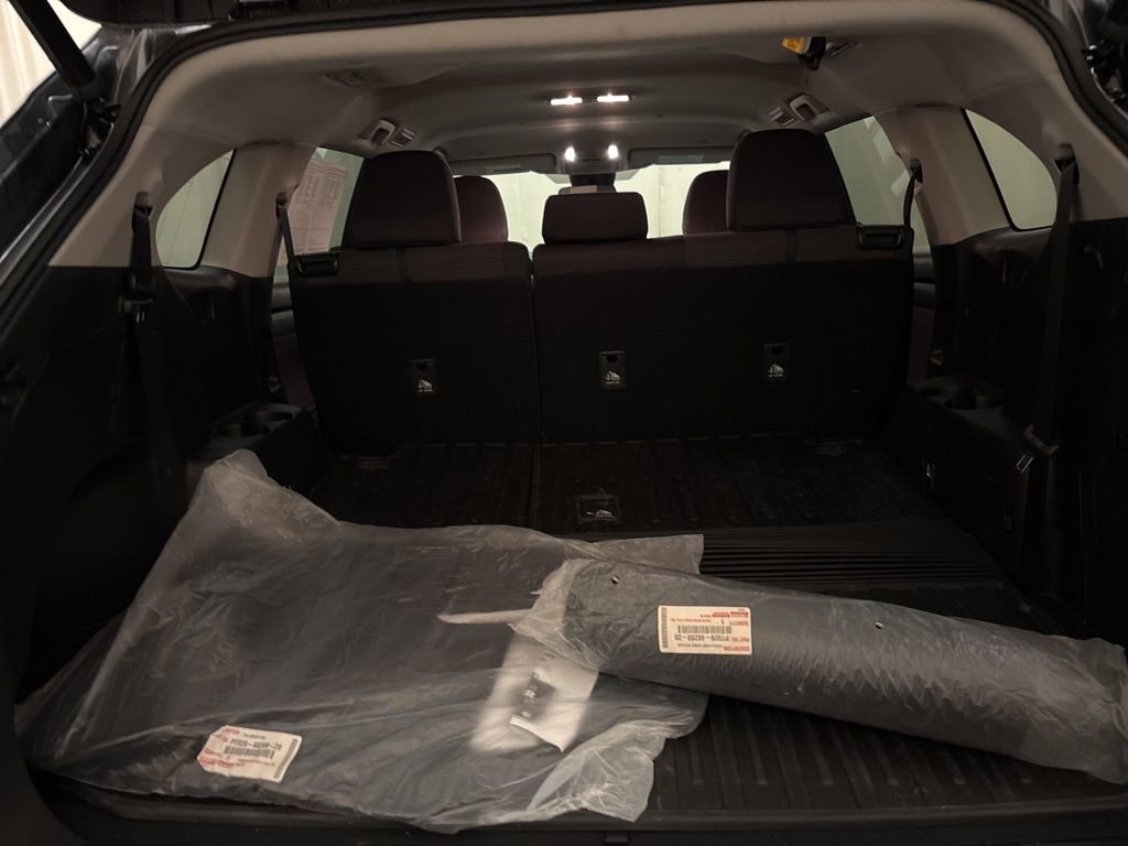 Used 2023 Toyota Highlander LE AWD/4WD image 10