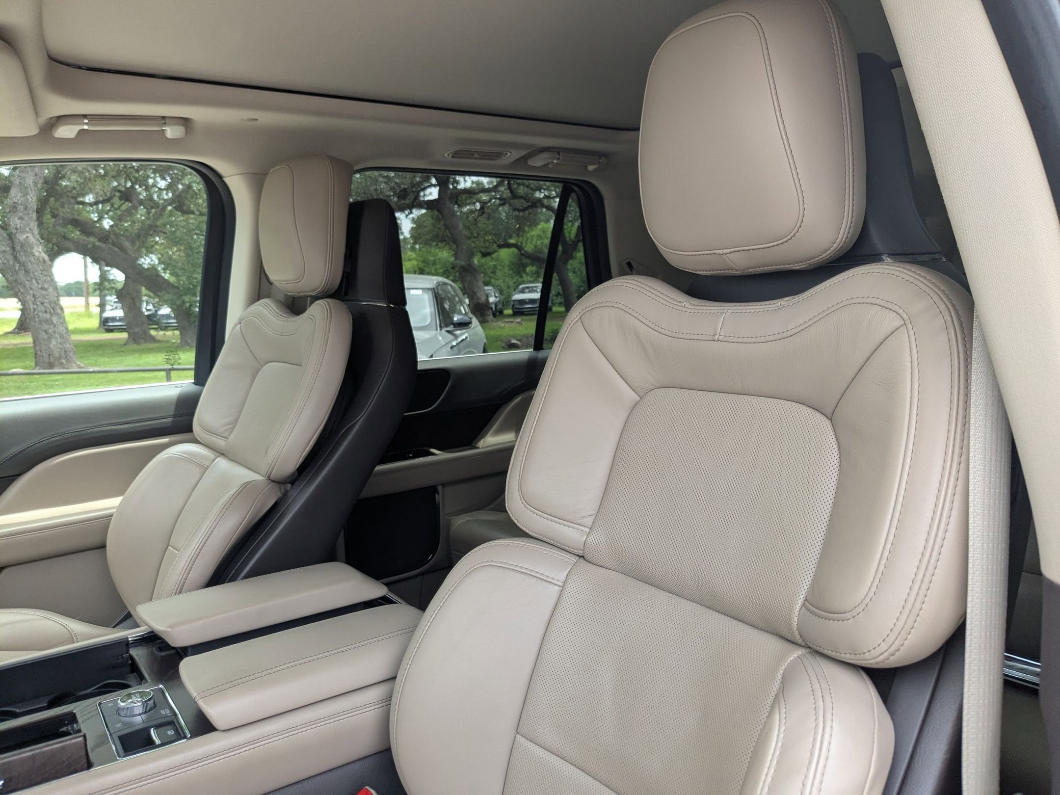 Used 2022 Lincoln Navigator L Reserve RWD image 6