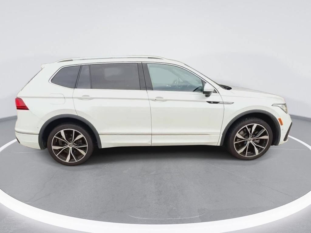 Used 2023 Volkswagen Tiguan SEL R-Line AWD/4WD image 9