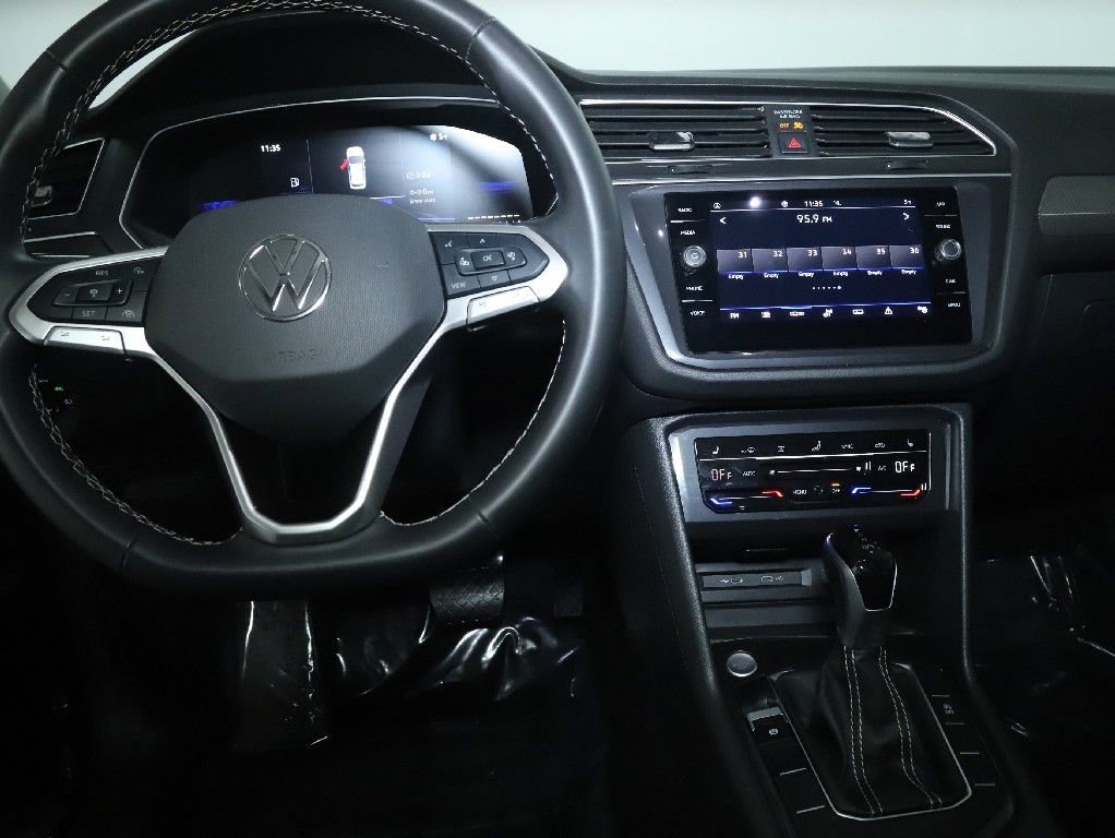 Used 2024 Volkswagen Tiguan SE image 29