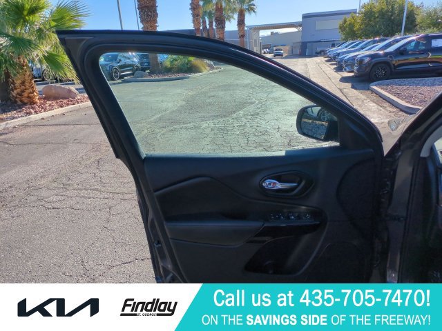 Used 2021 Jeep Cherokee Latitude Plus AWD/4WD image 13