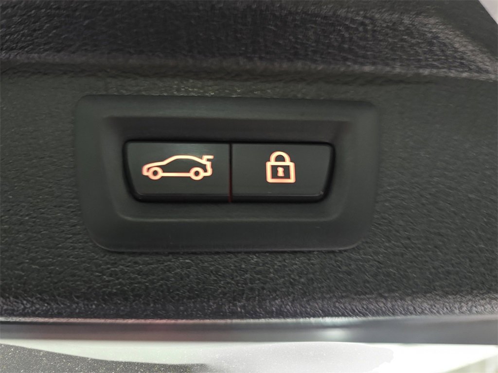 Used 2017 BMW X5 xDrive40e image 16