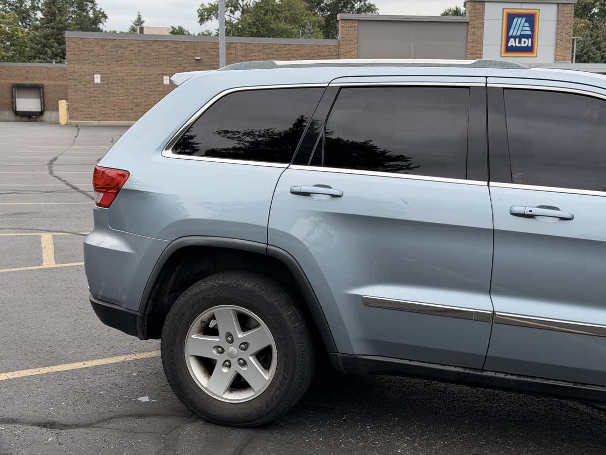 Used 2012 Jeep Grand Cherokee Laredo w/ Laredo E Group RWD image 4