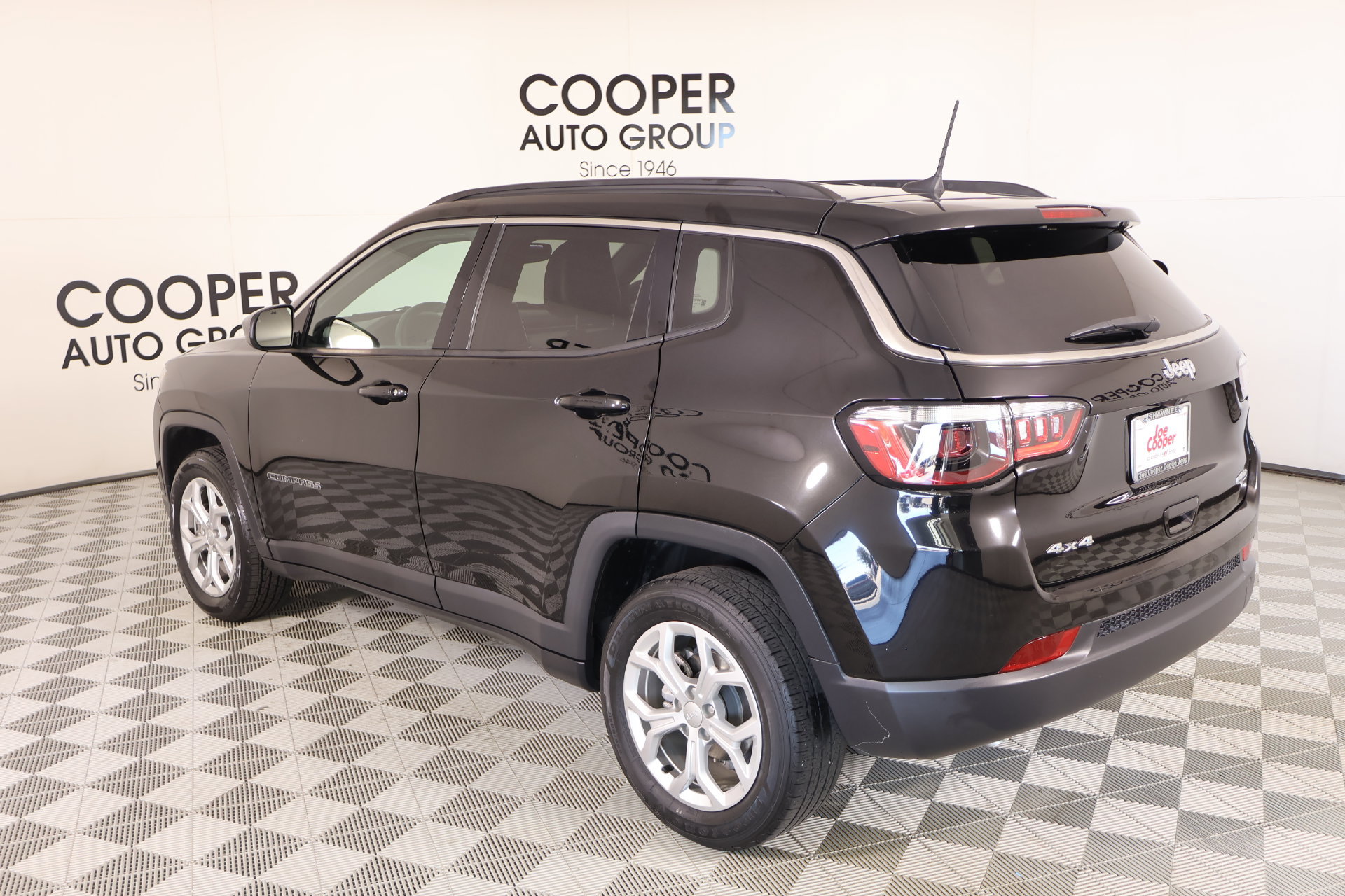 Used 2024 Jeep Compass Latitude AWD/4WD image 21