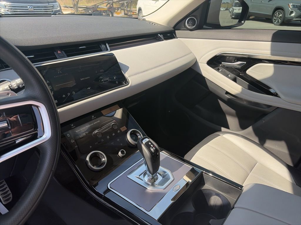 Used 2023 Land Rover Range Rover Evoque R-Dynamic SE image 18