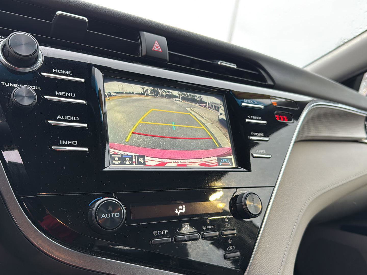 Used 2018 Toyota Camry SE w/ Convenience Package image 22