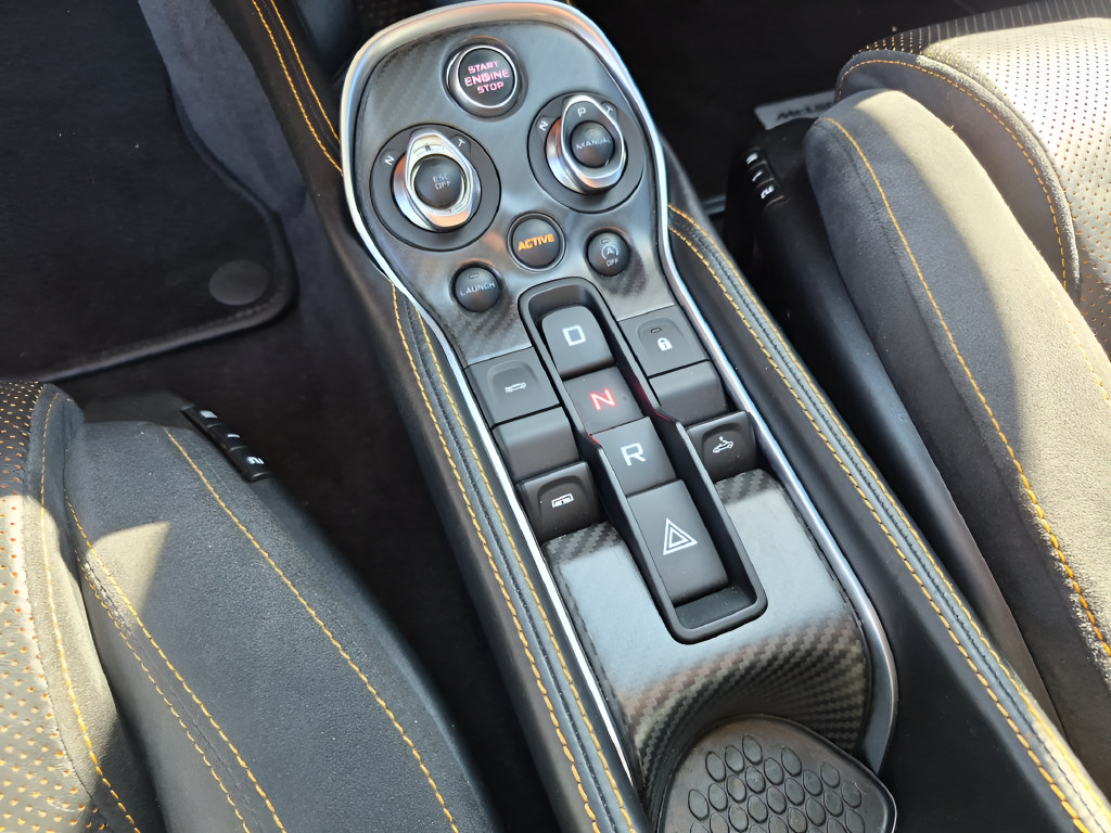 Used 2018 McLaren 570S Spider RWD image 25