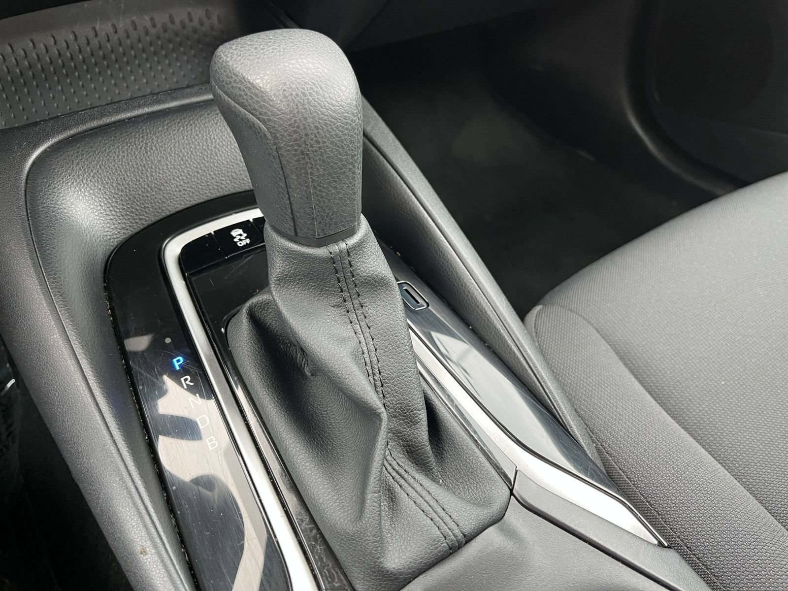 Used 2025 Toyota Corolla LE FWD image 40