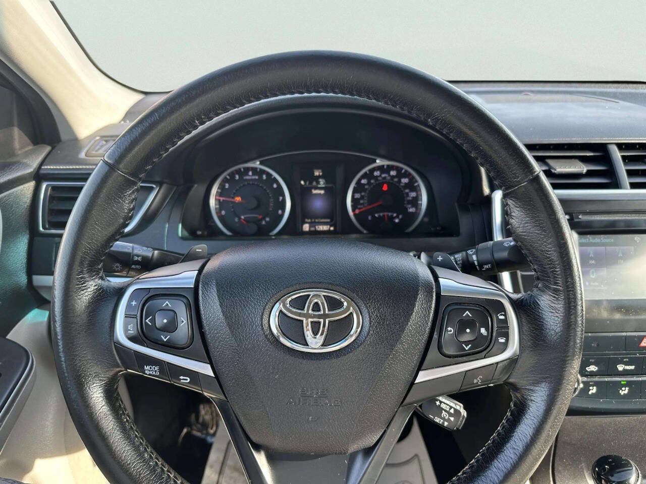 Used 2015 Toyota Camry SE FWD image 21