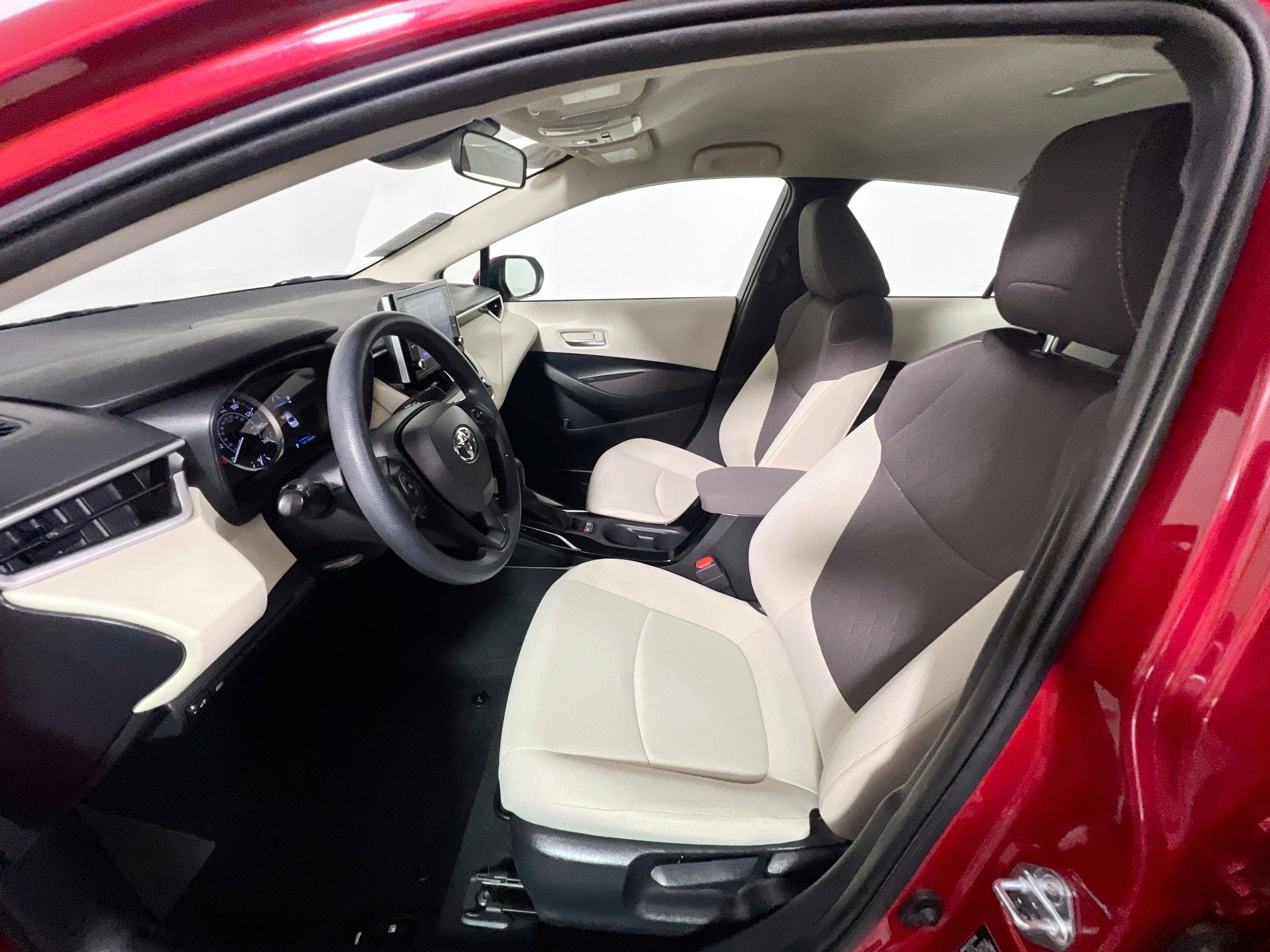 Used 2021 Toyota Corolla LE image 14