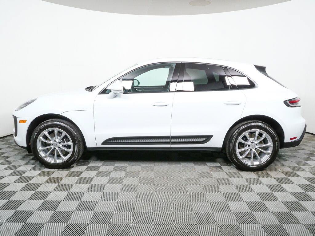 Certified 2026 Porsche Macan Turbo AWD/4WD image 2