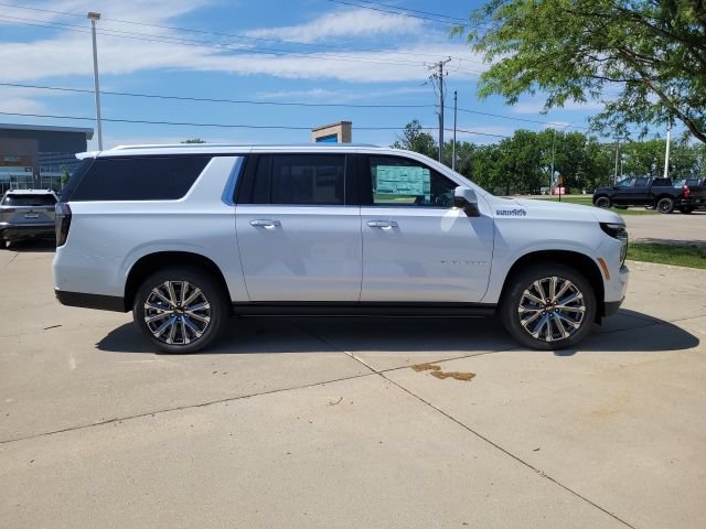 New 2026 Chevrolet Suburban High Country AWD/4WD image 33