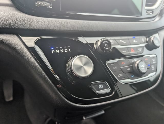 Used 2025 Chrysler Pacifica Select FWD image 13
