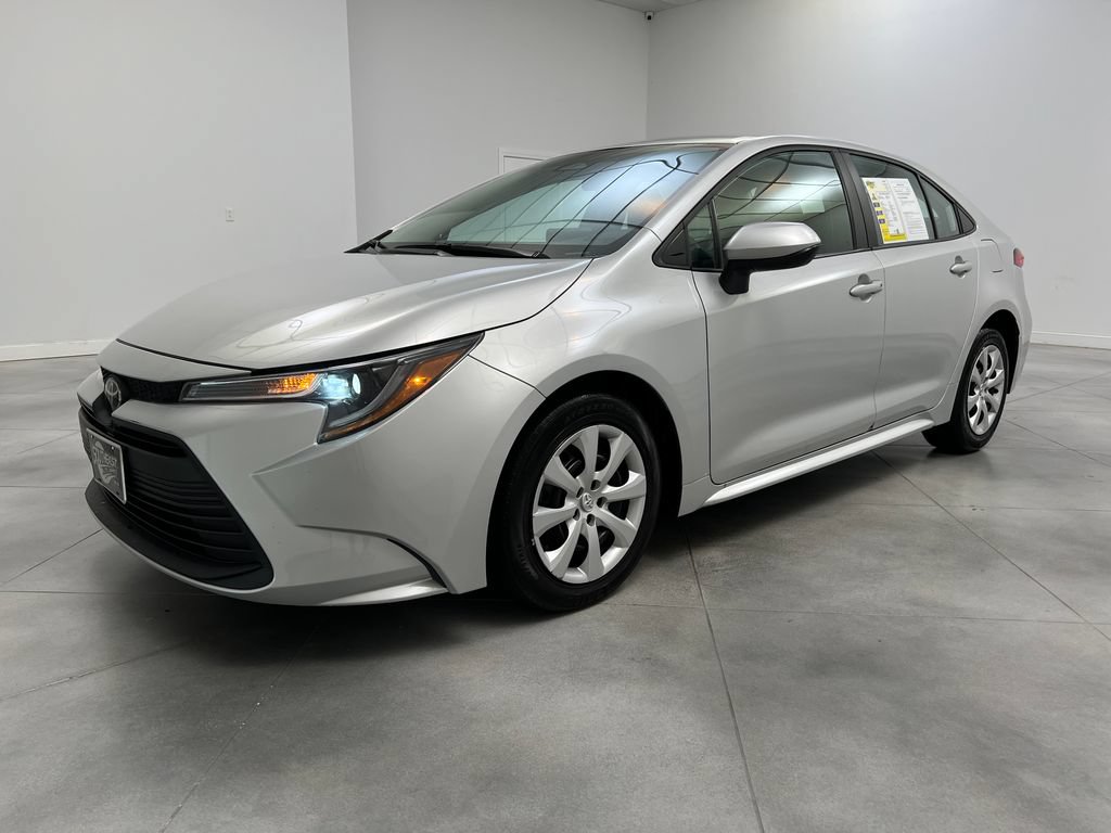 Used 2024 Toyota Corolla LE FWD image 4