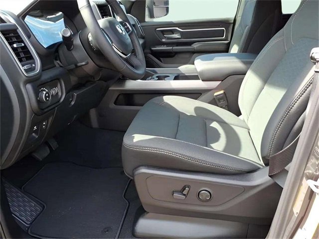 New 2026 RAM 1500 4x4 Crew Cab image 9