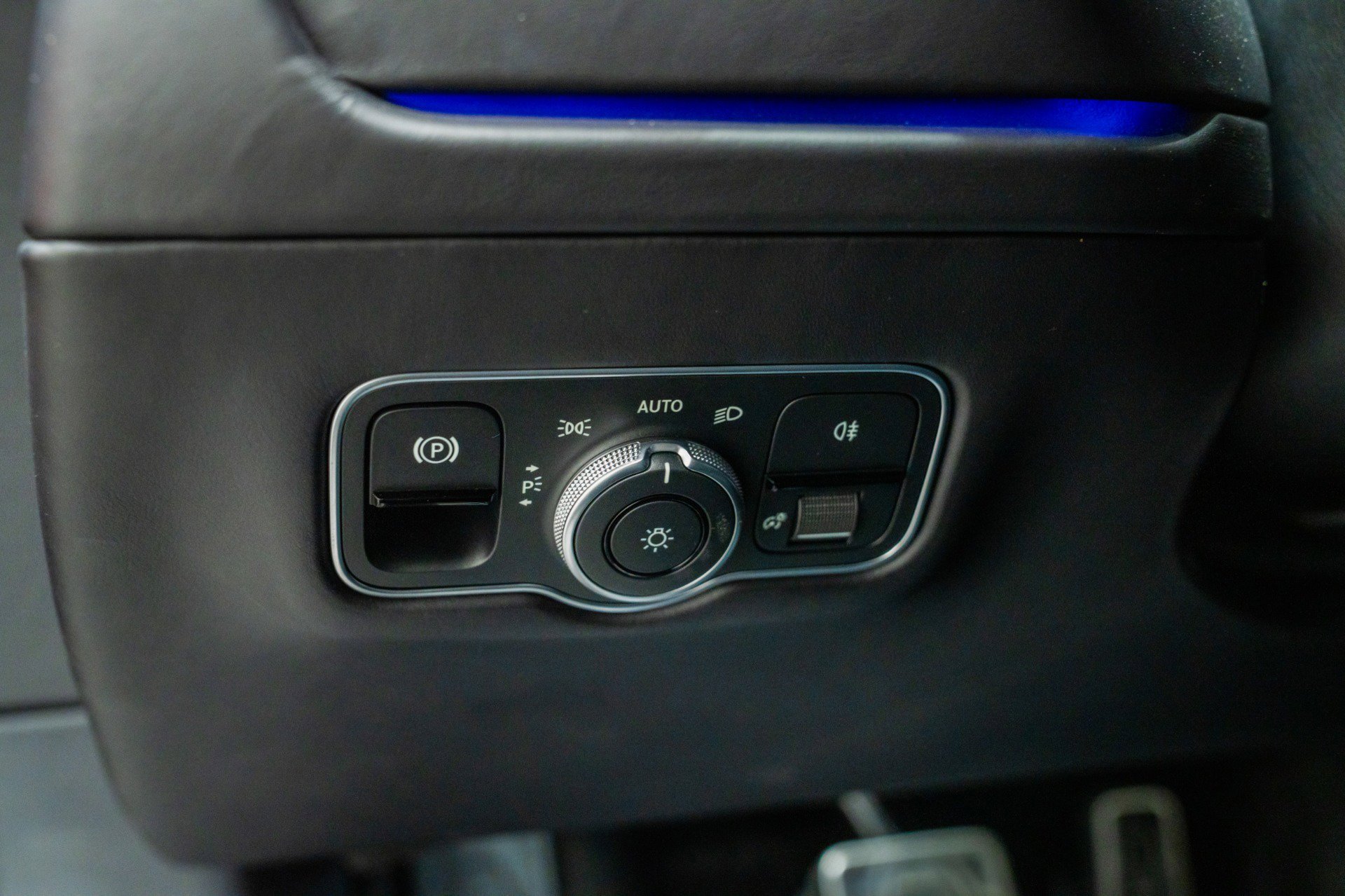 Used 2024 Aston Martin DB12 Coupe image 29