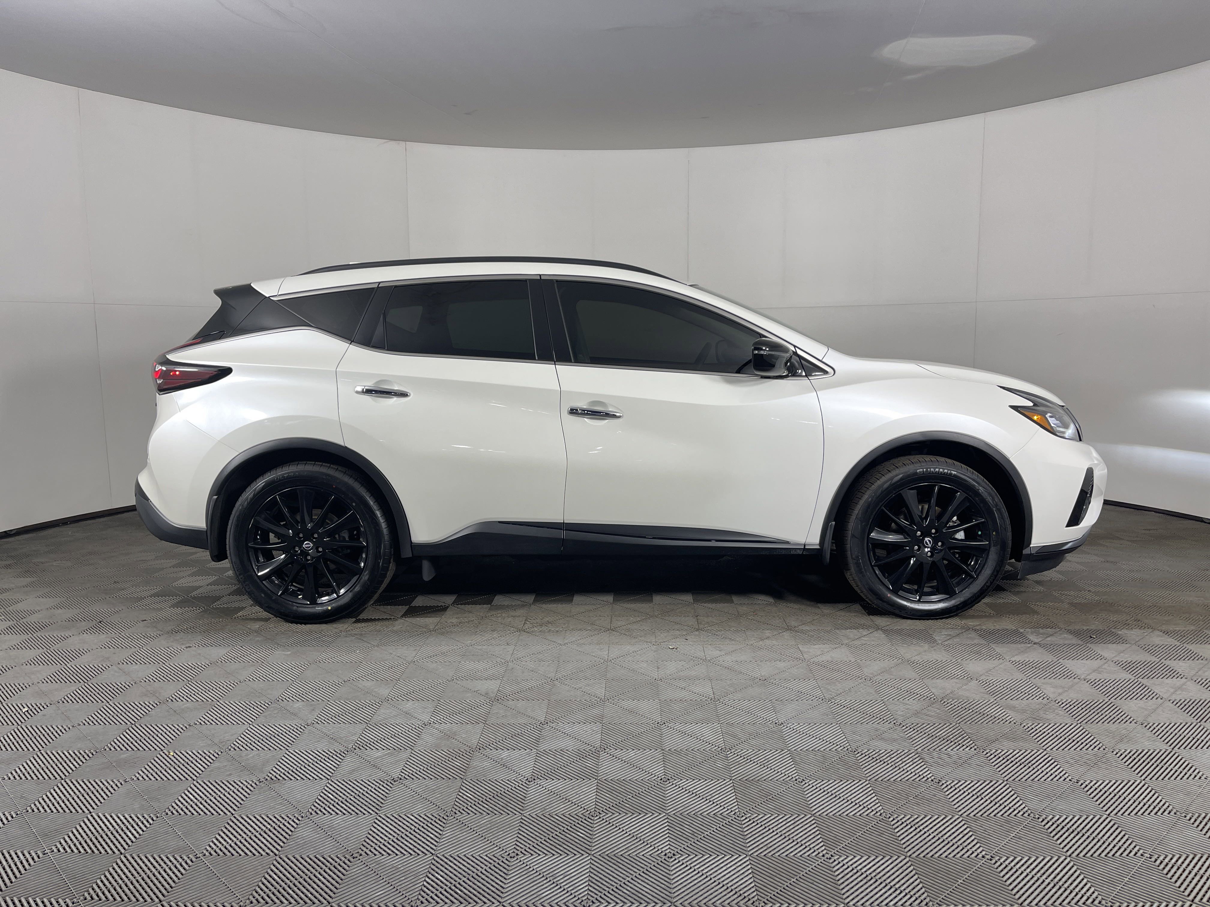 Used 2024 Nissan Murano SV w/ SV Midnight Edition Package image 5