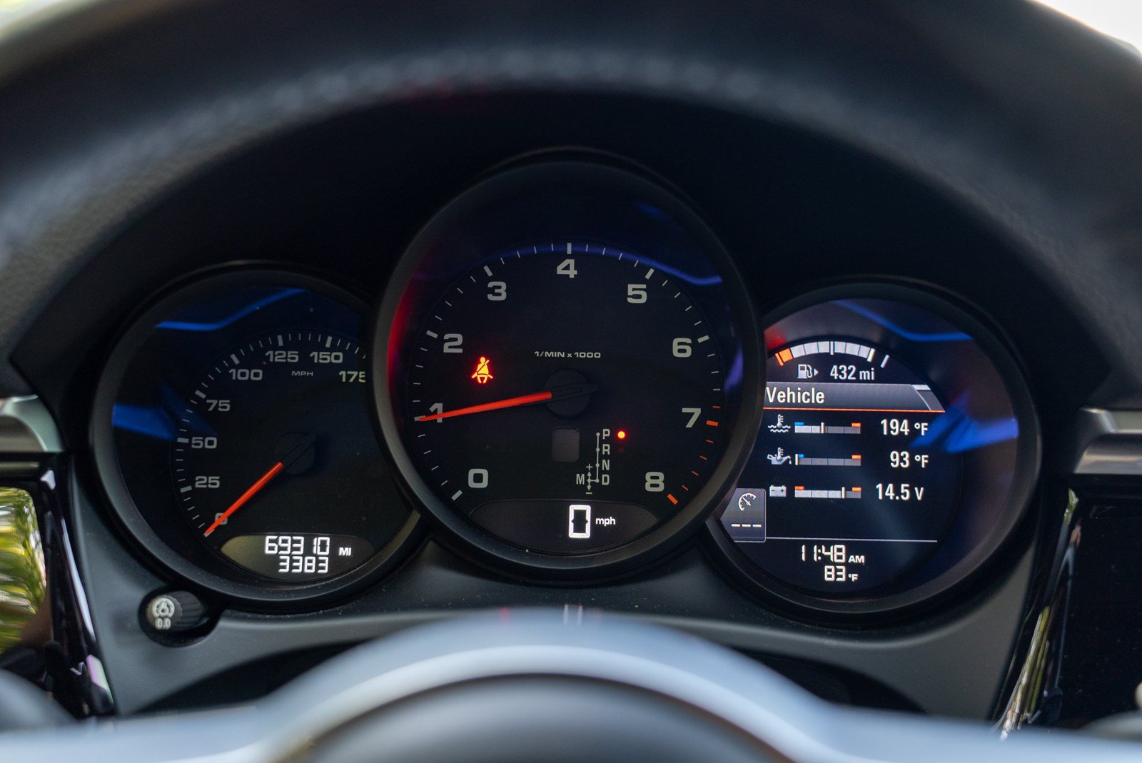 Certified 2021 Porsche Macan AWD/4WD image 28