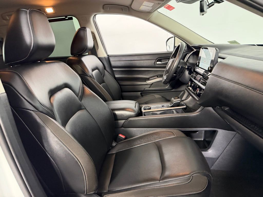 Used 2024 Nissan Pathfinder SL image 32