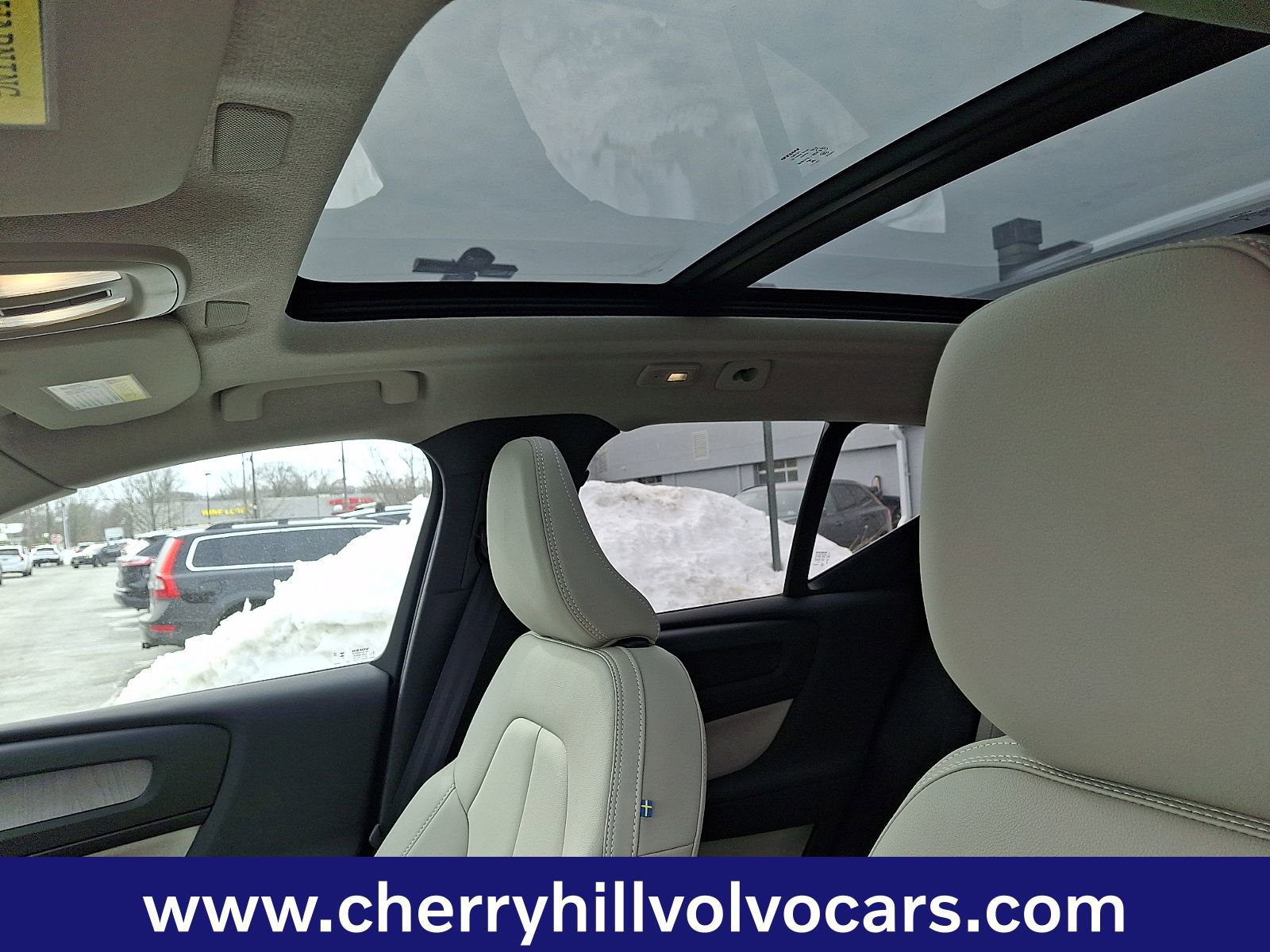 Certified 2025 Volvo XC40 B5 Ultra w/ Climate Package image 15