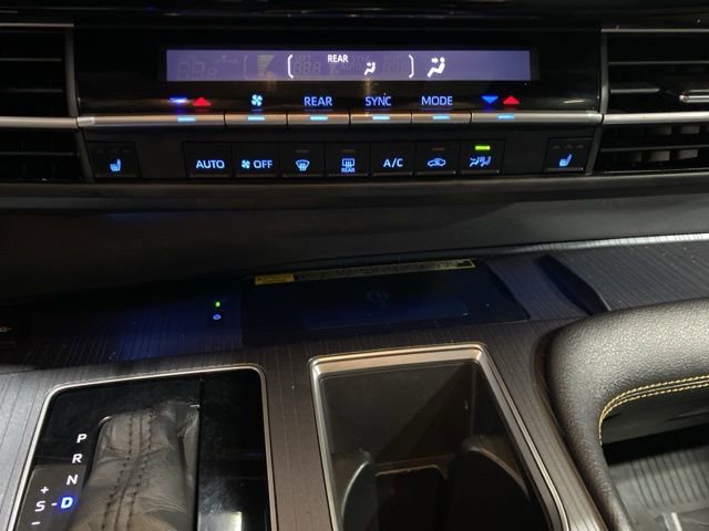 Used 2022 Toyota Sienna XLE Woodland Edition image 19