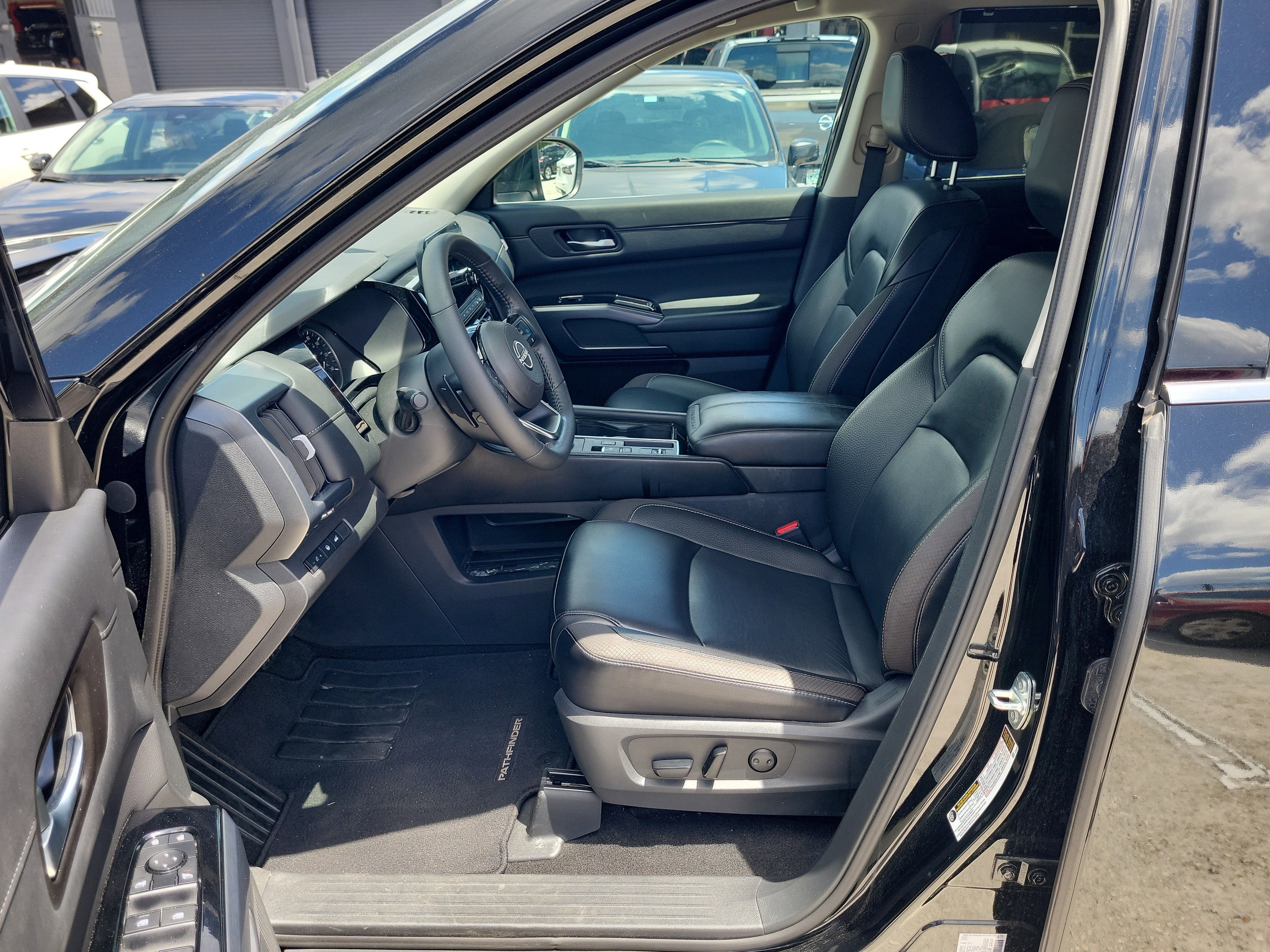 Certified 2024 Nissan Pathfinder SL FWD image 13