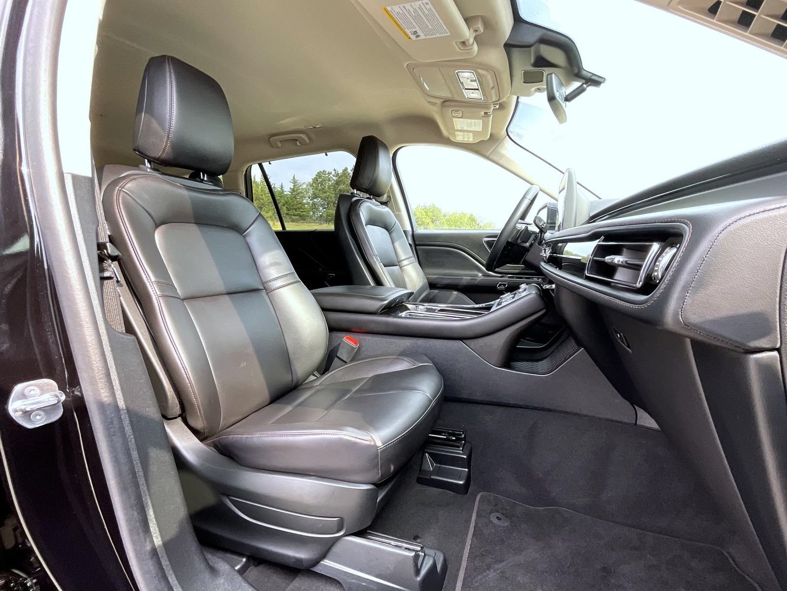 Certified 2023 Lincoln Aviator AWD image 16