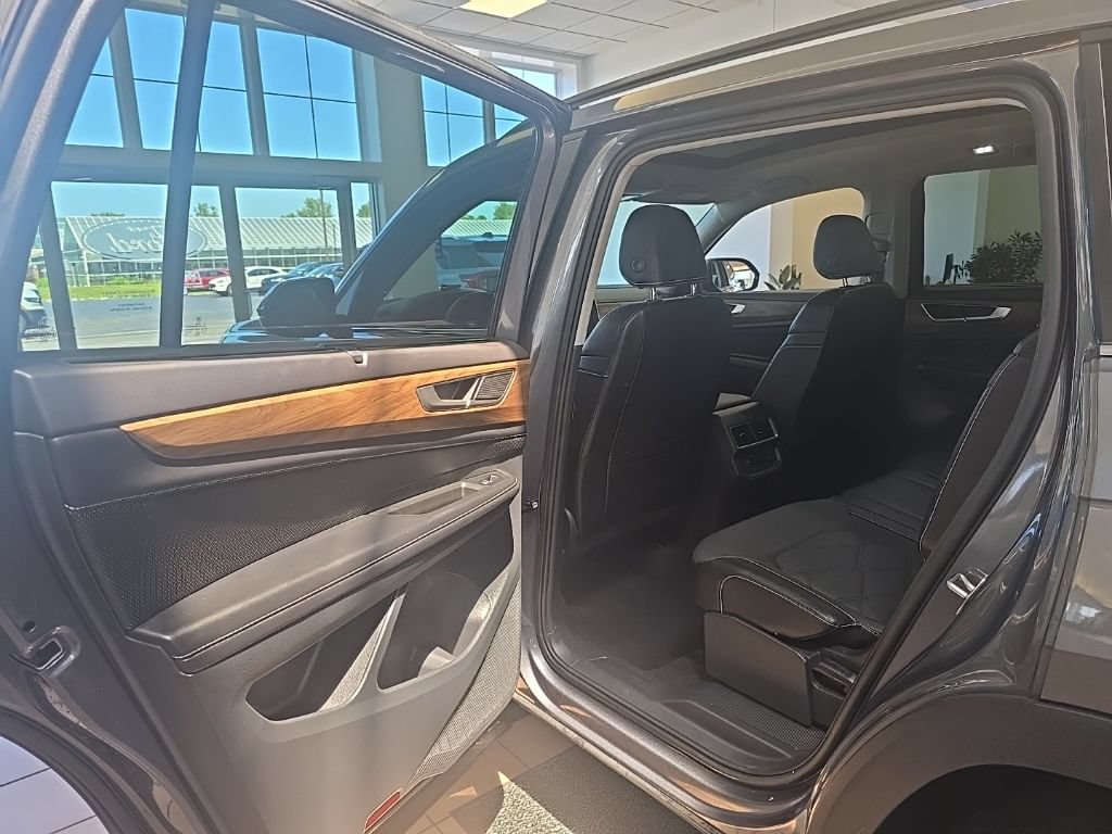 Used 2024 Volkswagen Atlas SE AWD/4WD image 28